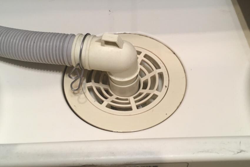 キッチンハイターで洗濯機の排水口のつまりを掃除